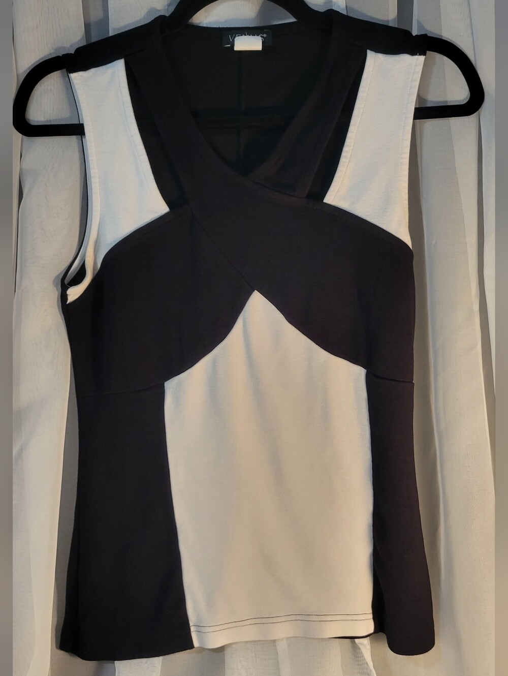 VENUS Black and White Cross-Front Cut-out Colorblock Tank